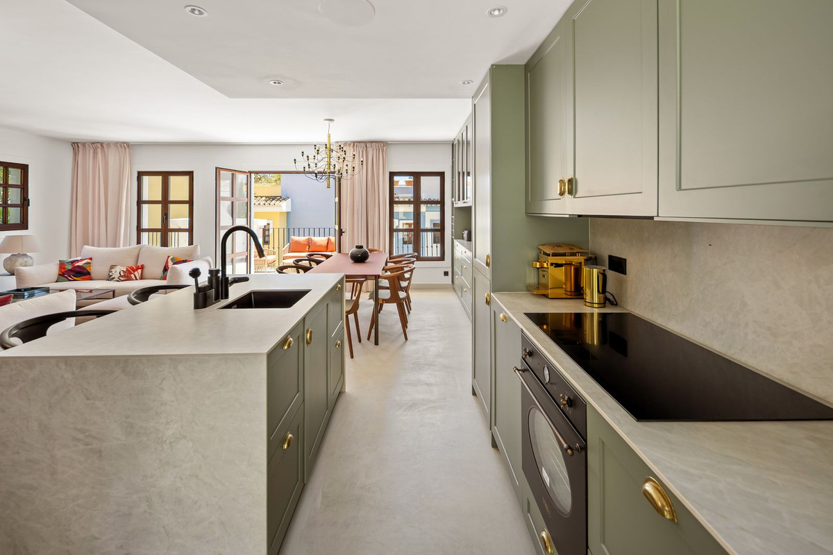 3 Bed Townhouse for sale in The Golden Mile Costa Del Sol, Málaga, Spain