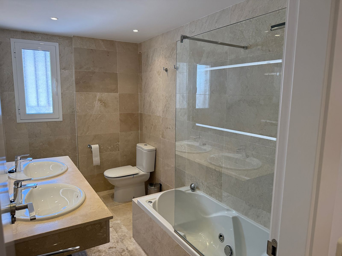3 Bed Apartment for sale in La Mairena Costa Del Sol, Málaga, Spain
