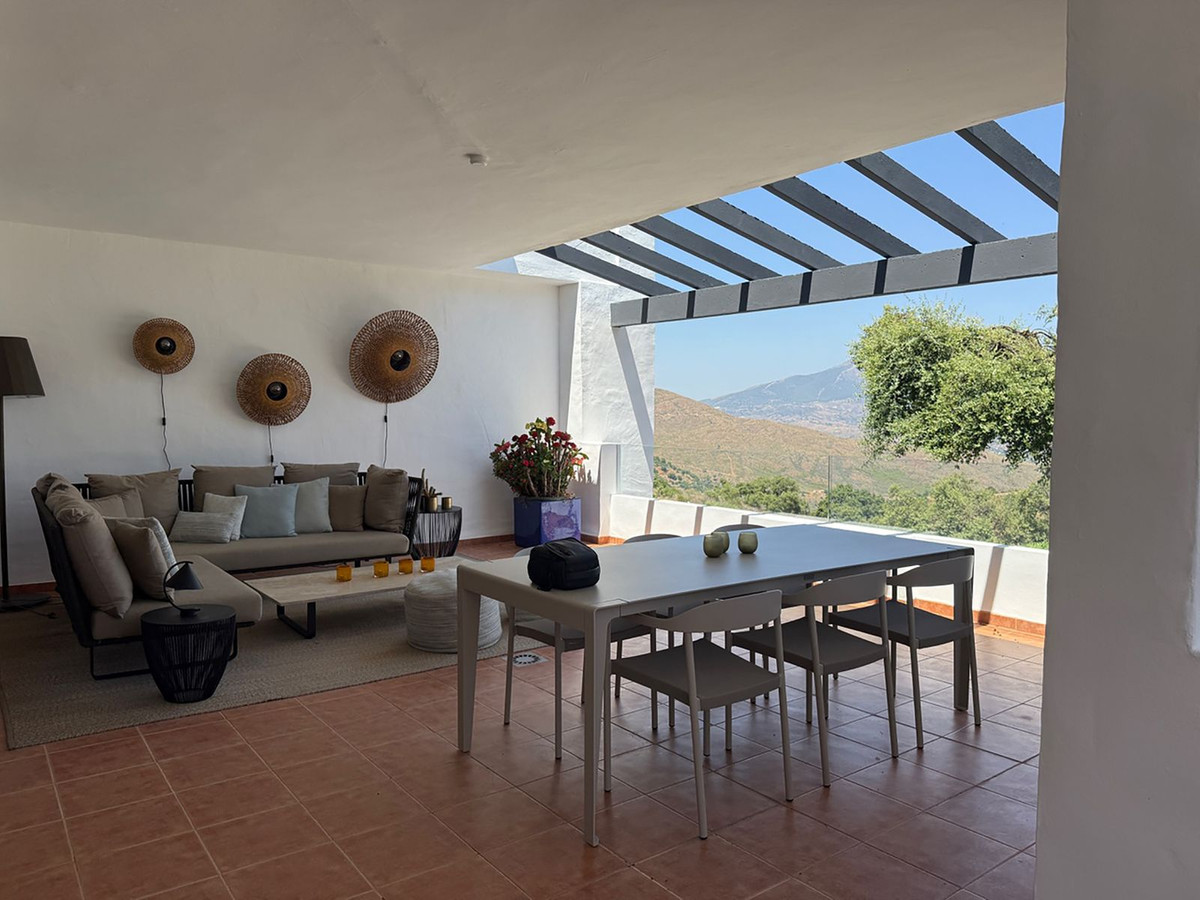 3 Bed Apartment for sale in La Mairena Costa Del Sol, Málaga, Spain