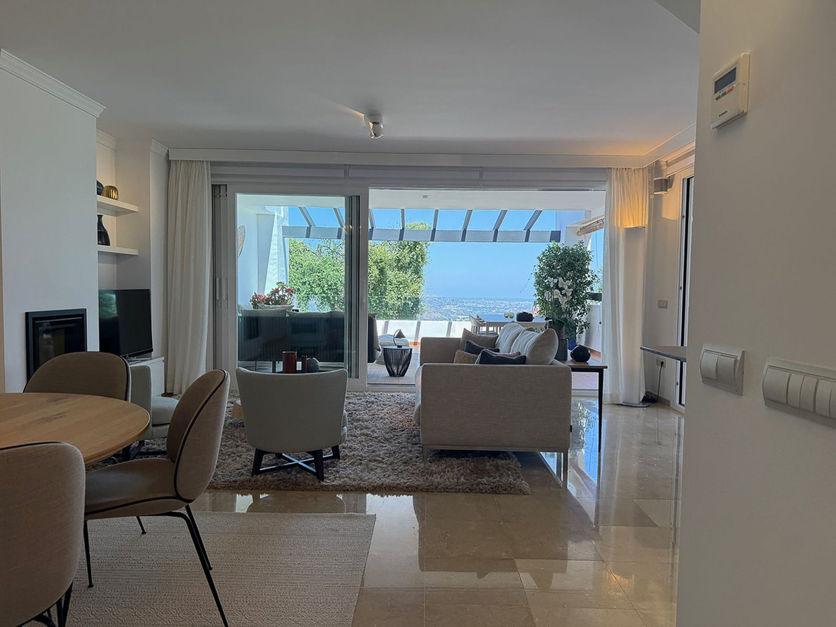 3 Bed Apartment for sale in La Mairena Costa Del Sol, Málaga, Spain