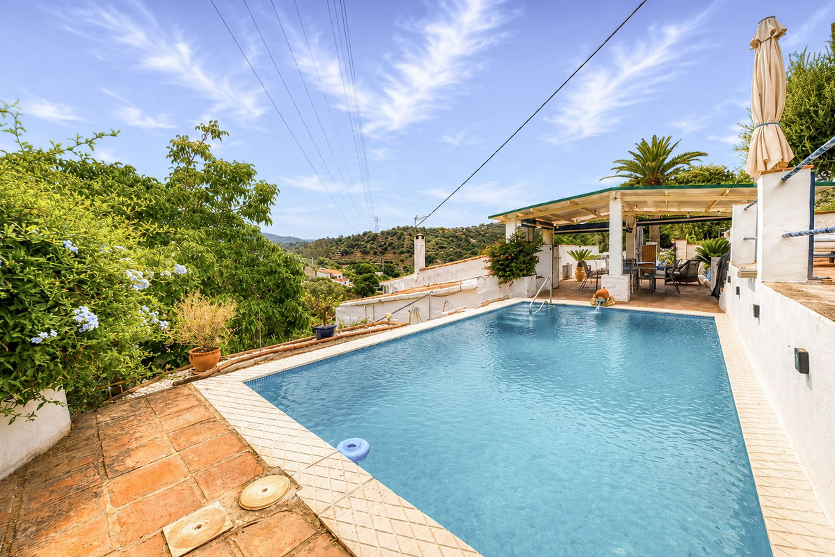 2 Bed Townhouse for sale in Alhaurín El Grande Costa Del Sol, Málaga, Spain