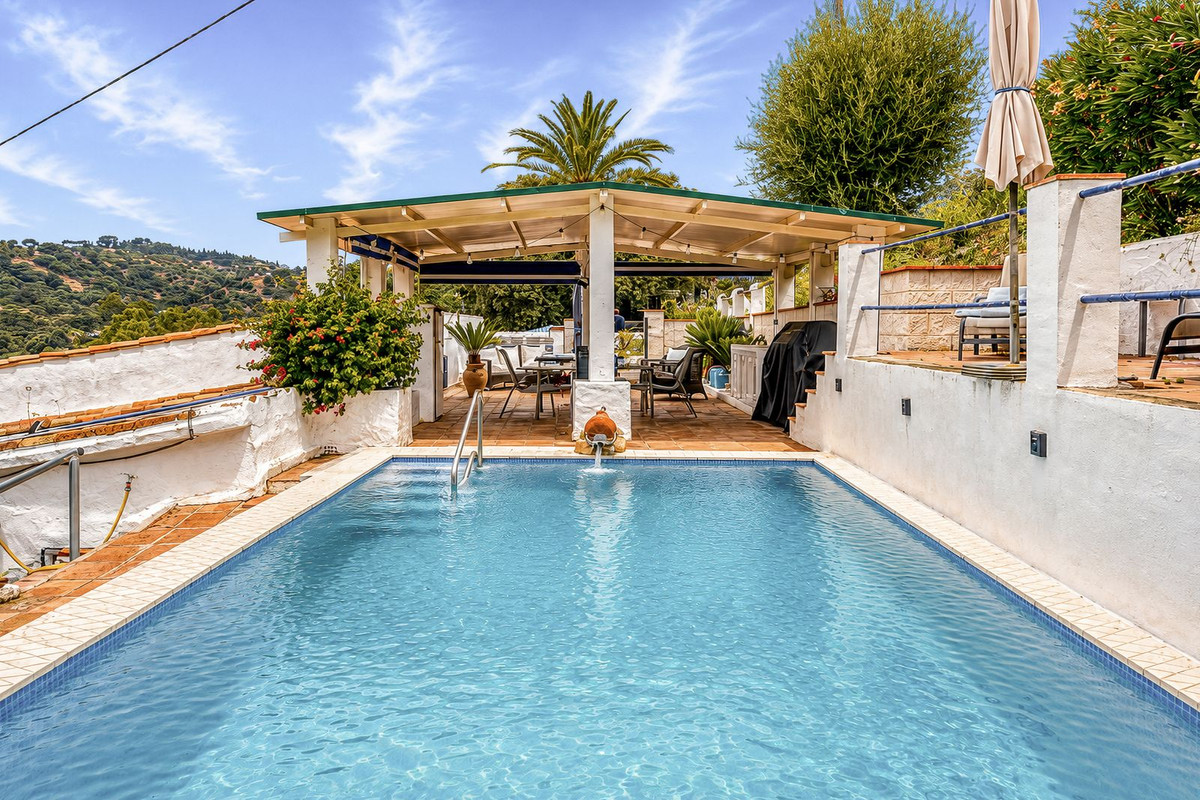 2 Bed Townhouse for sale in Alhaurín El Grande Costa Del Sol, Málaga, Spain