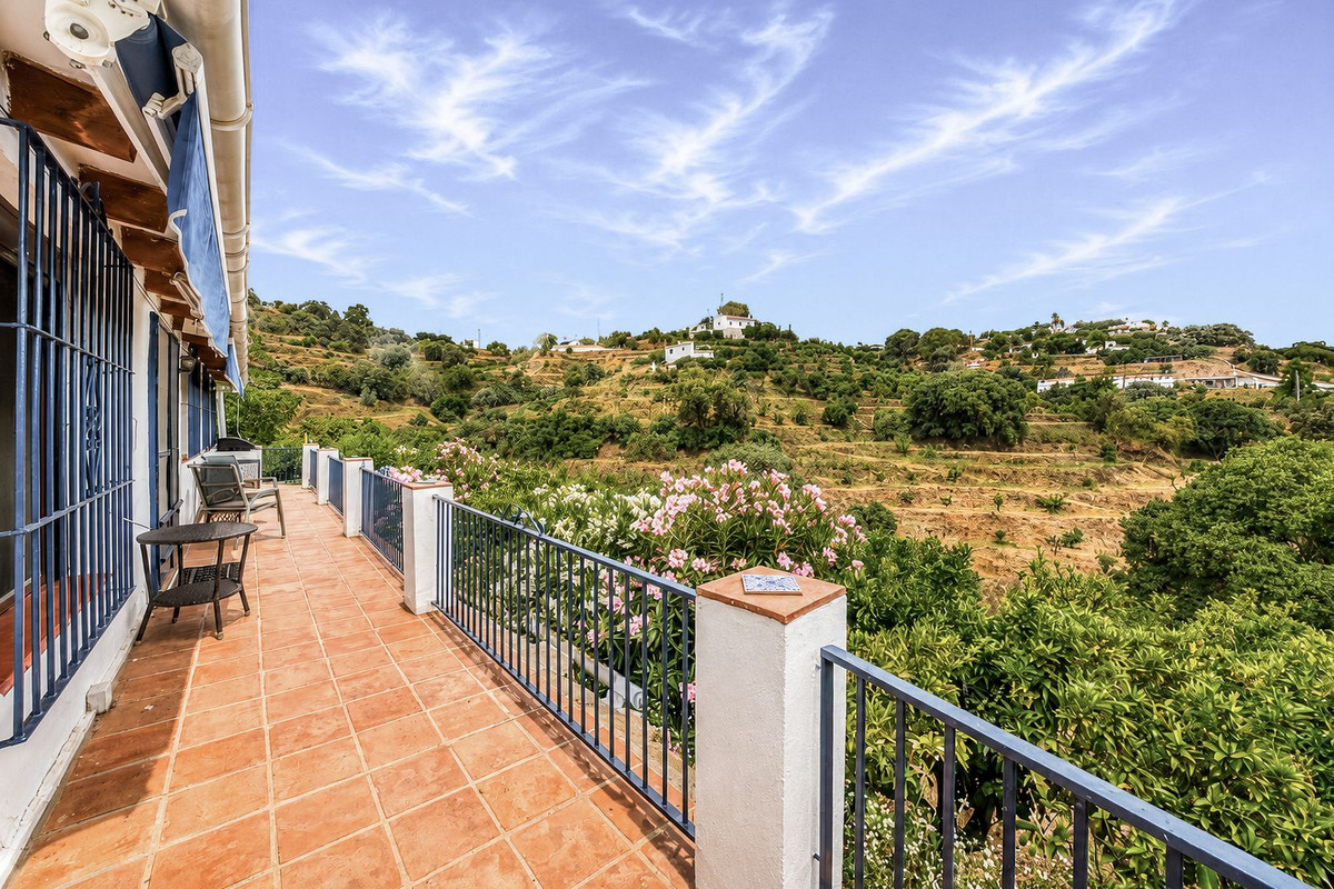 2 Bed Townhouse for sale in Alhaurín El Grande Costa Del Sol, Málaga, Spain