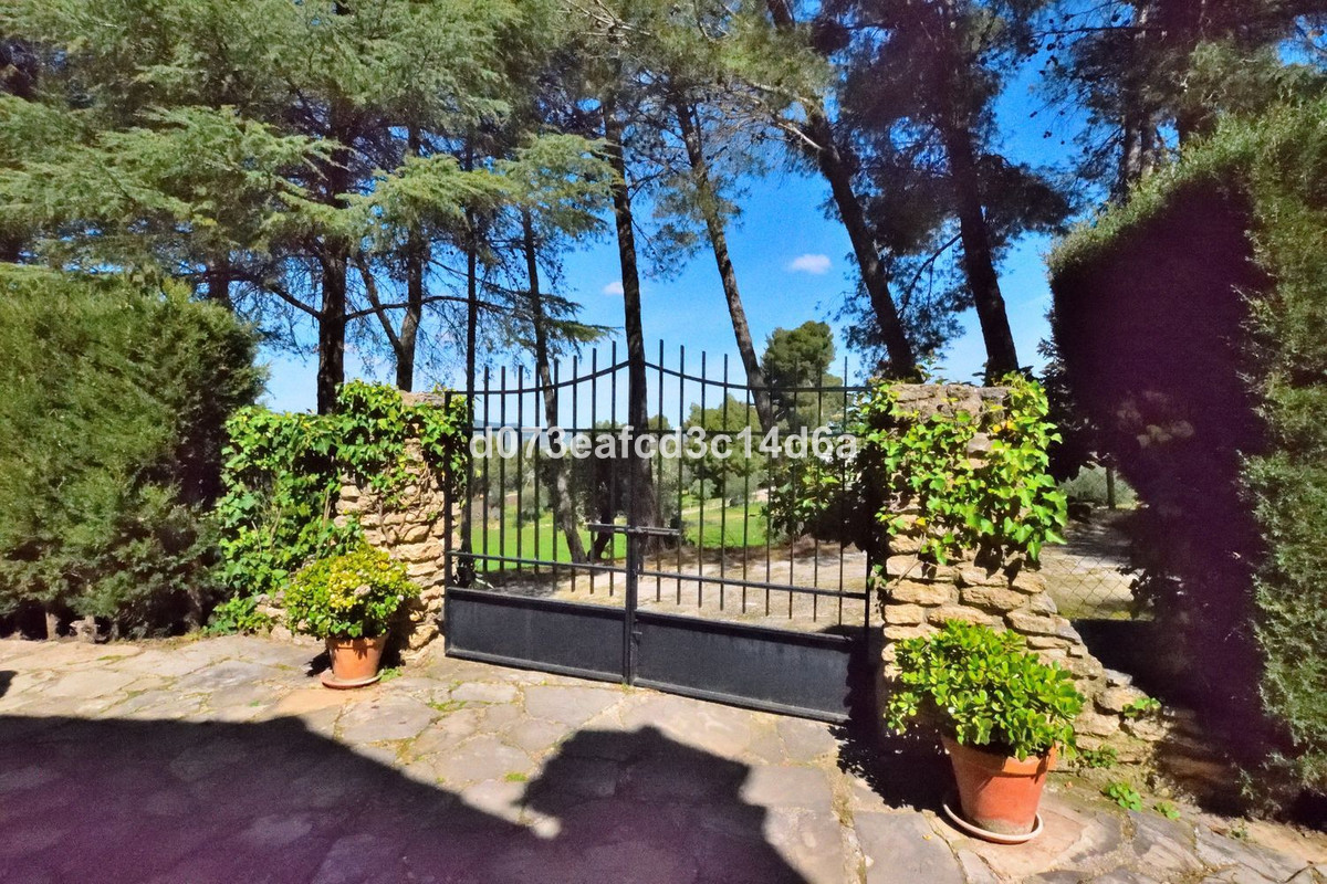 3 Bed Townhouse for sale in Ronda Costa Del Sol, Málaga, Spain