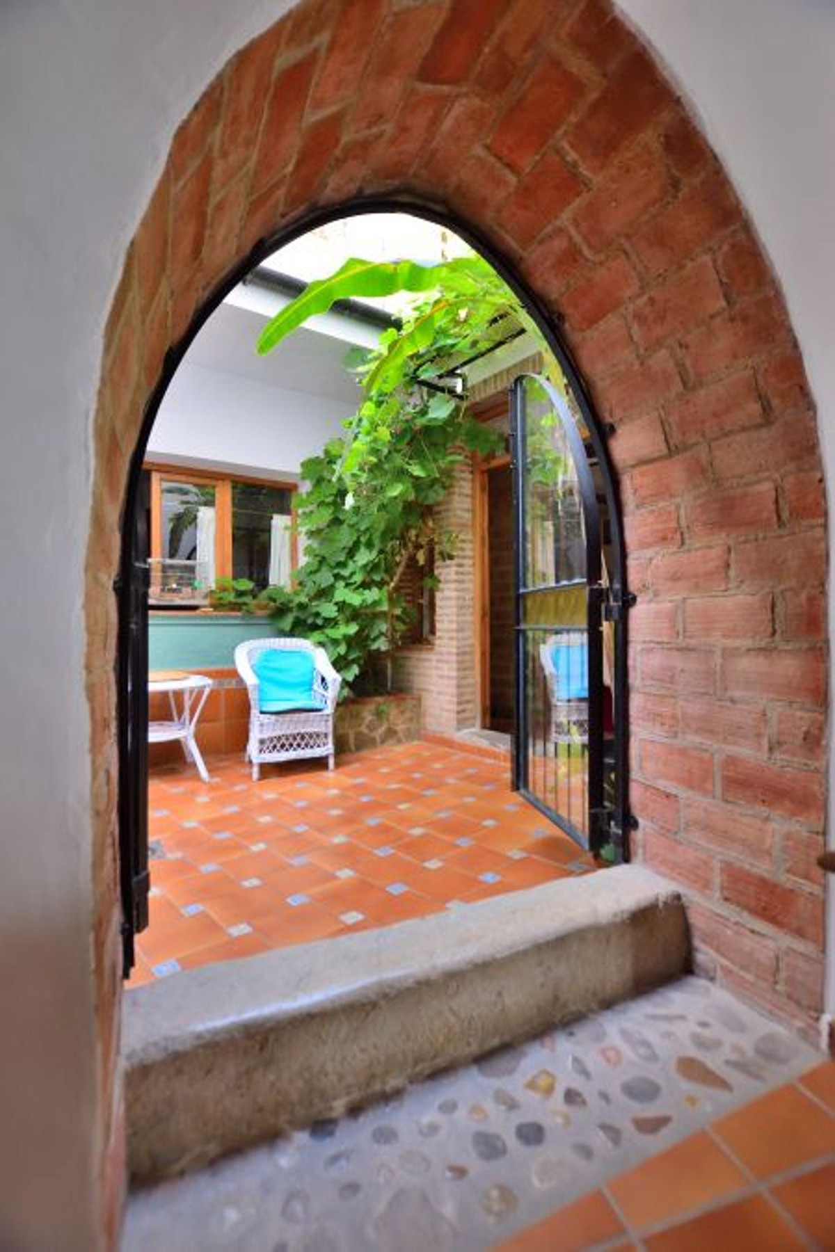 5 Bed Townhouse for sale in Benaoján Costa Del Sol, Málaga, Spain