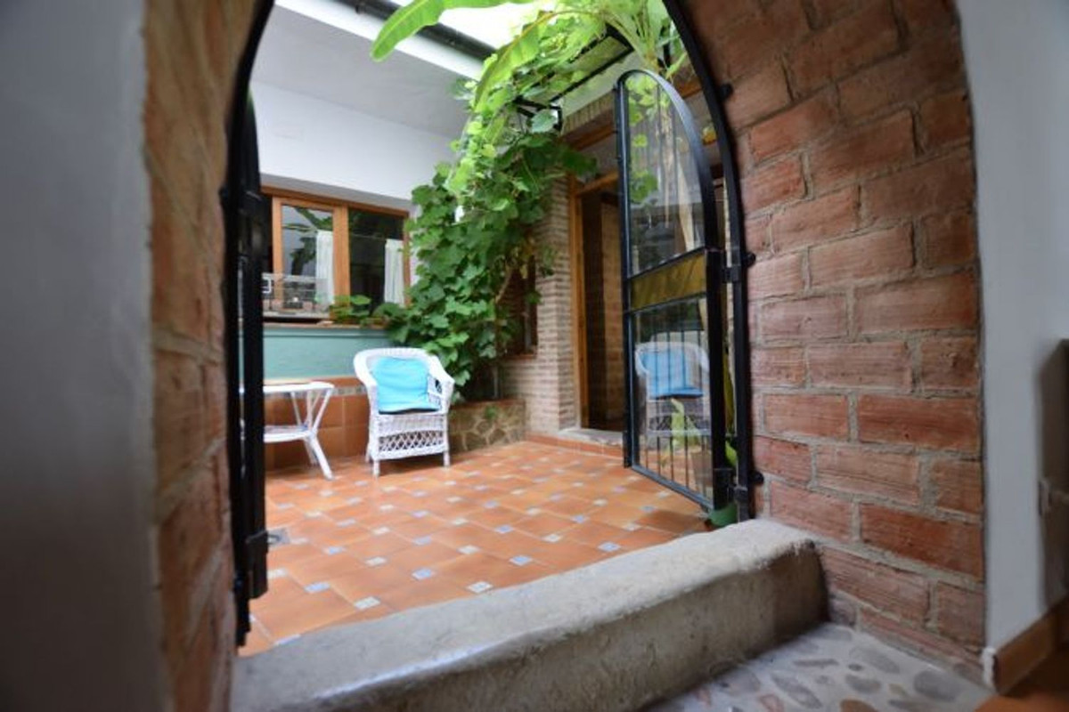 5 Bed Townhouse for sale in Benaoján Costa Del Sol, Málaga, Spain