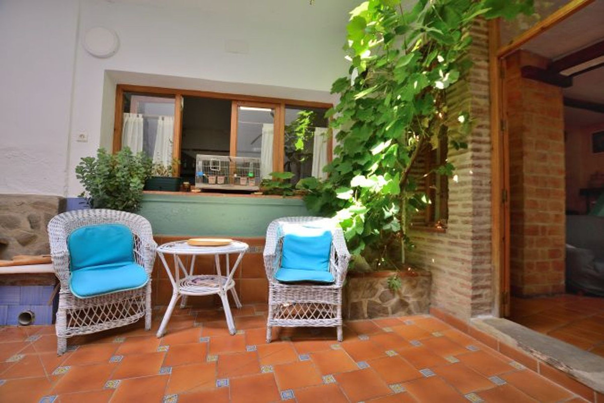 5 Bed Townhouse for sale in Benaoján Costa Del Sol, Málaga, Spain