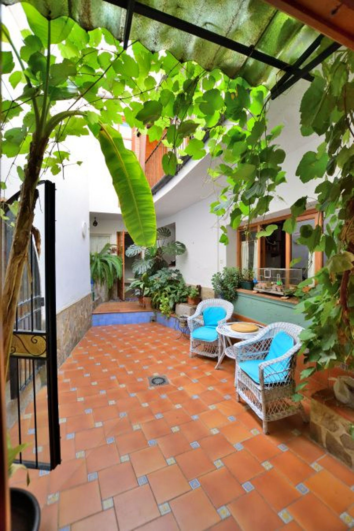 5 Bed Townhouse for sale in Benaoján Costa Del Sol, Málaga, Spain