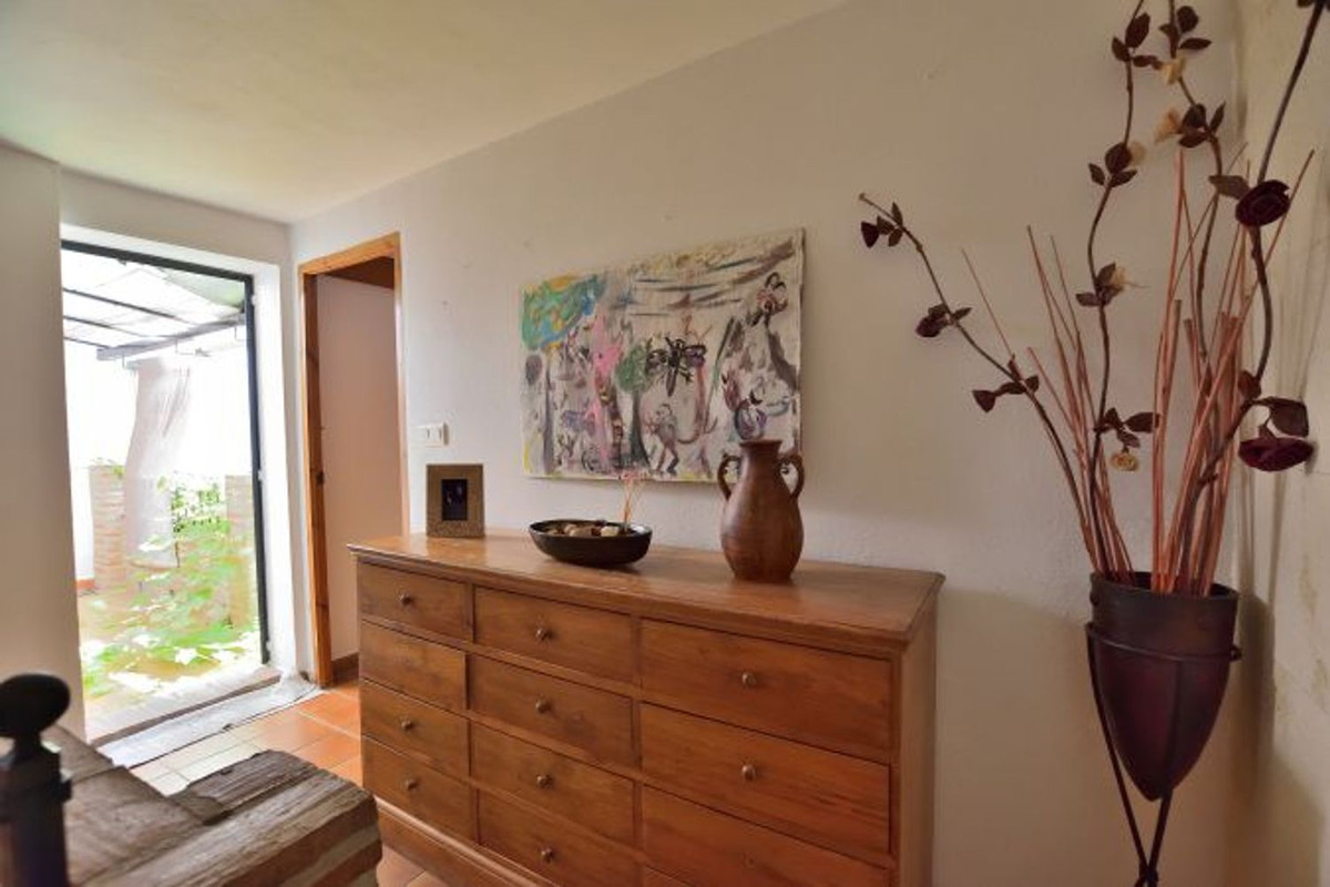 5 Bed Townhouse for sale in Benaoján Costa Del Sol, Málaga, Spain