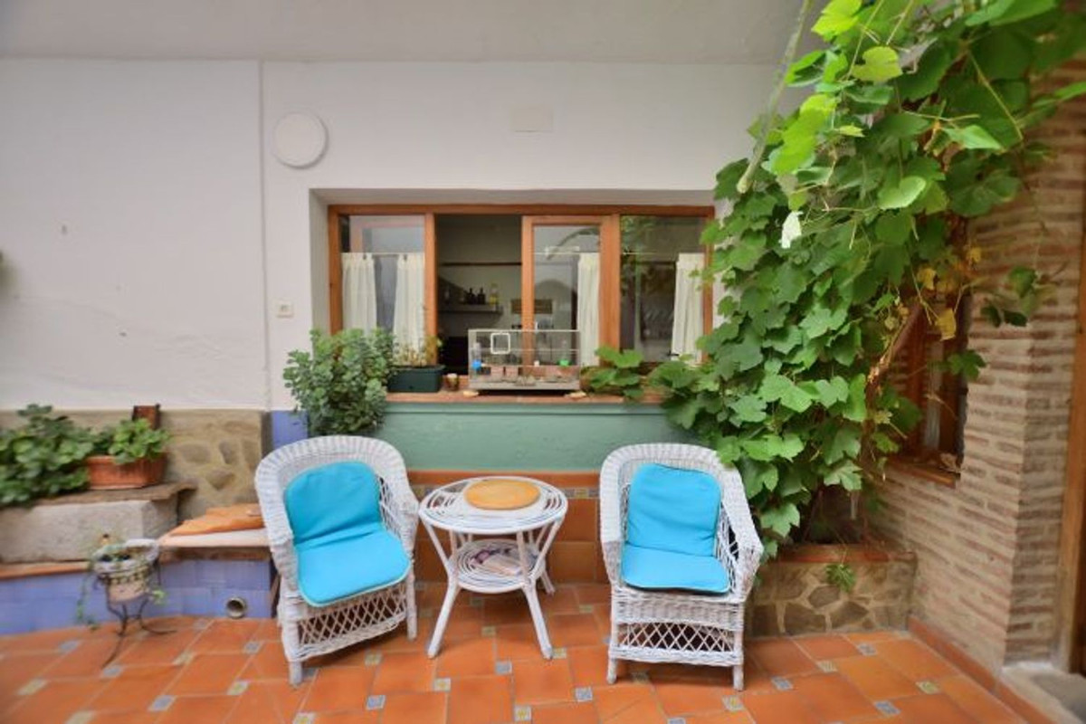 5 Bed Townhouse for sale in Benaoján Costa Del Sol, Málaga, Spain