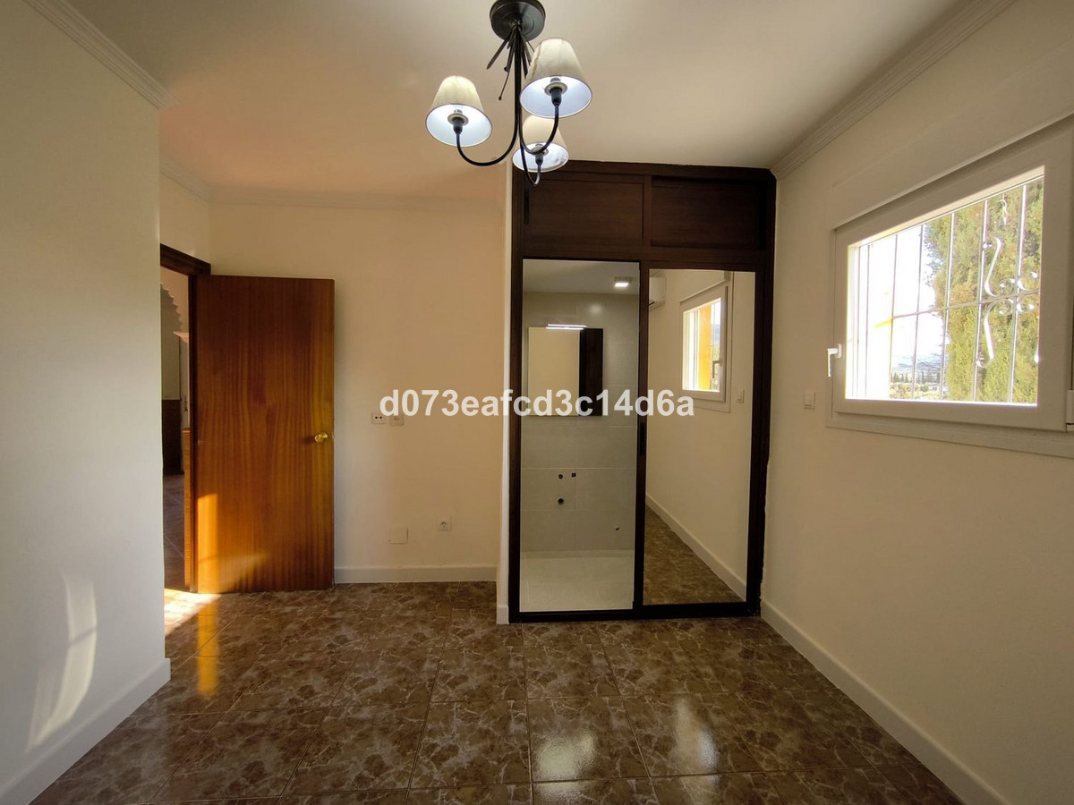 2 Bed Townhouse for sale in Arriate Costa Del Sol, Málaga, Spain