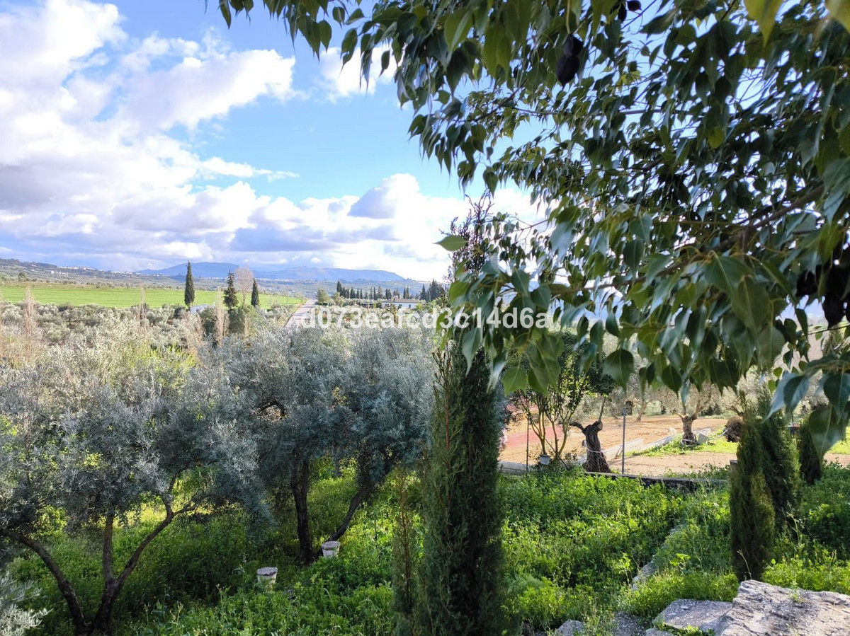 2 Bed Townhouse for sale in Arriate Costa Del Sol, Málaga, Spain