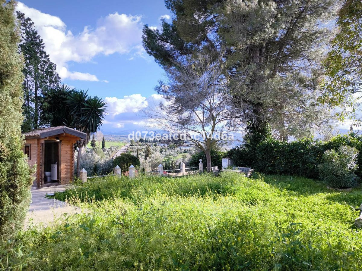 2 Bed Townhouse for sale in Arriate Costa Del Sol, Málaga, Spain