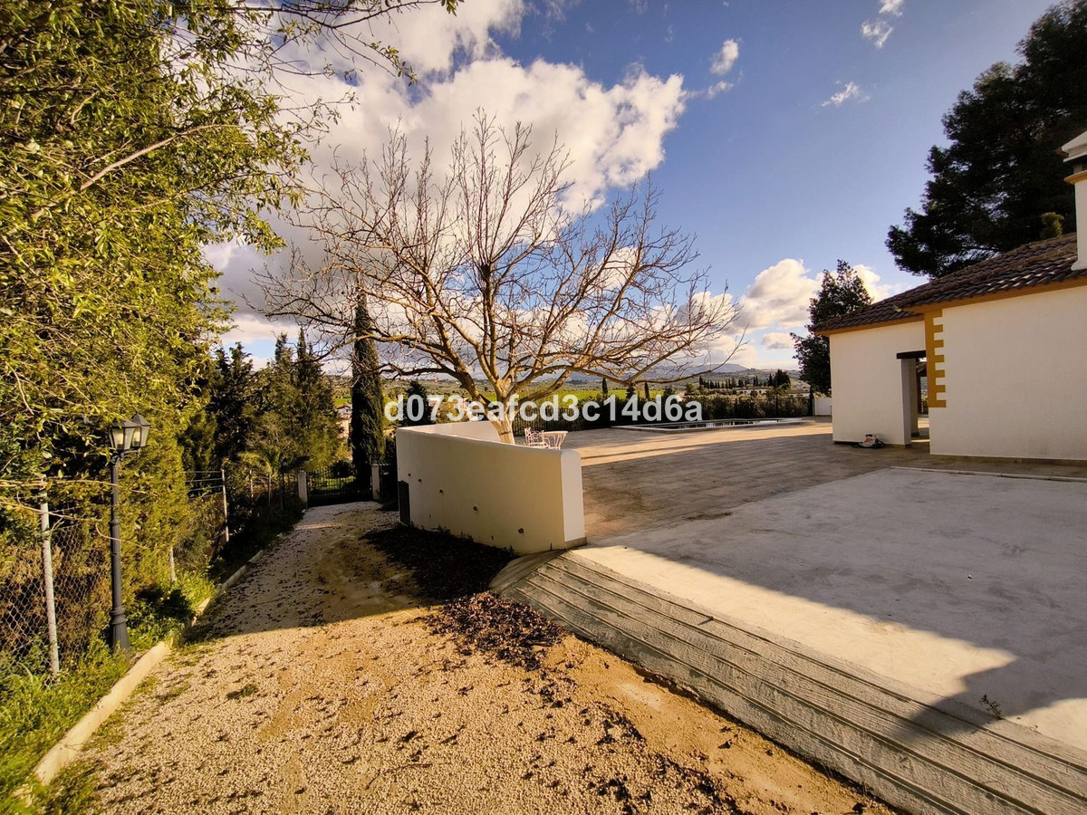 2 Bed Townhouse for sale in Arriate Costa Del Sol, Málaga, Spain