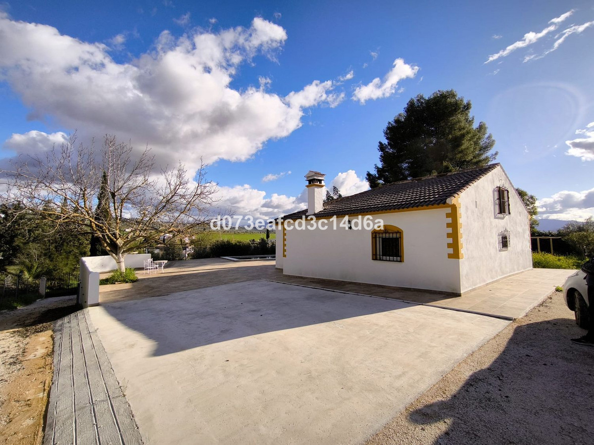 2 Bed Townhouse for sale in Arriate Costa Del Sol, Málaga, Spain