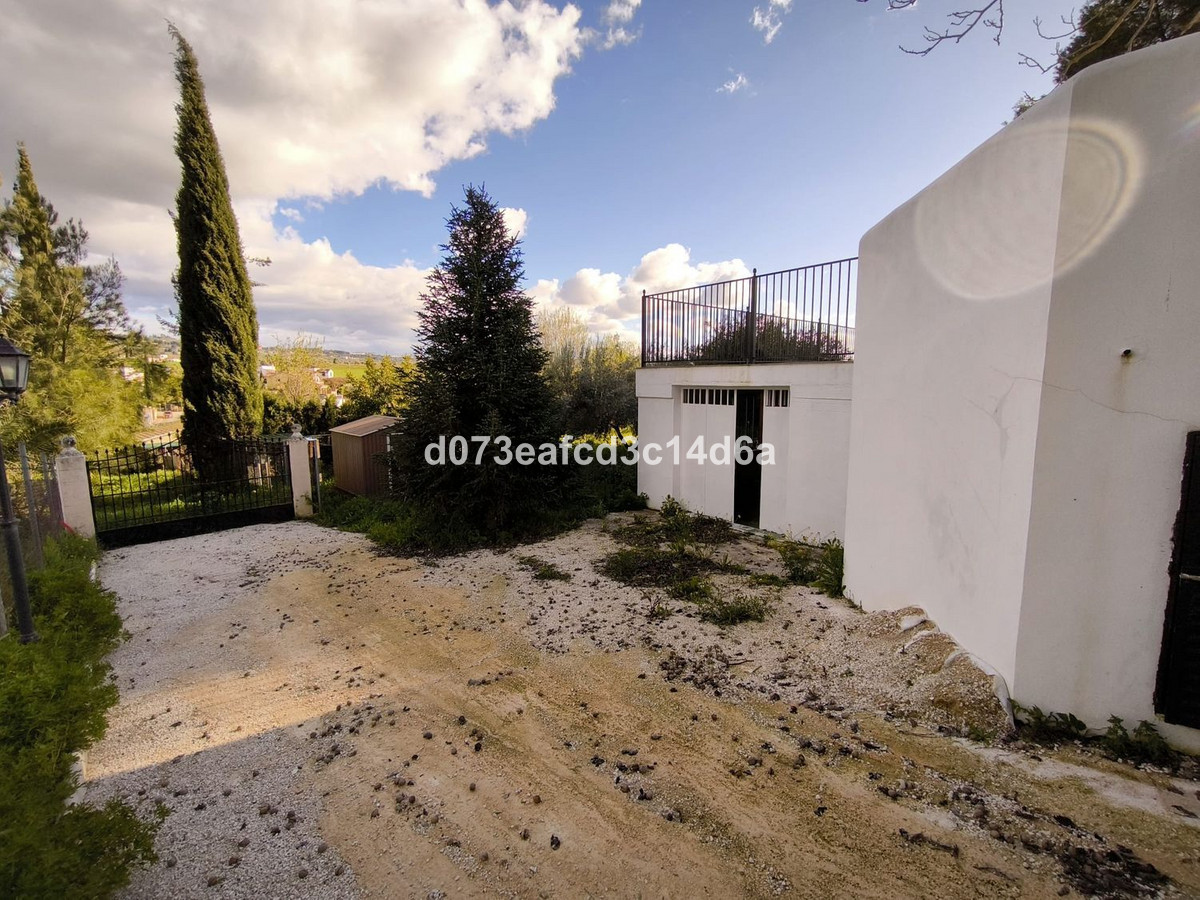 2 Bed Townhouse for sale in Arriate Costa Del Sol, Málaga, Spain