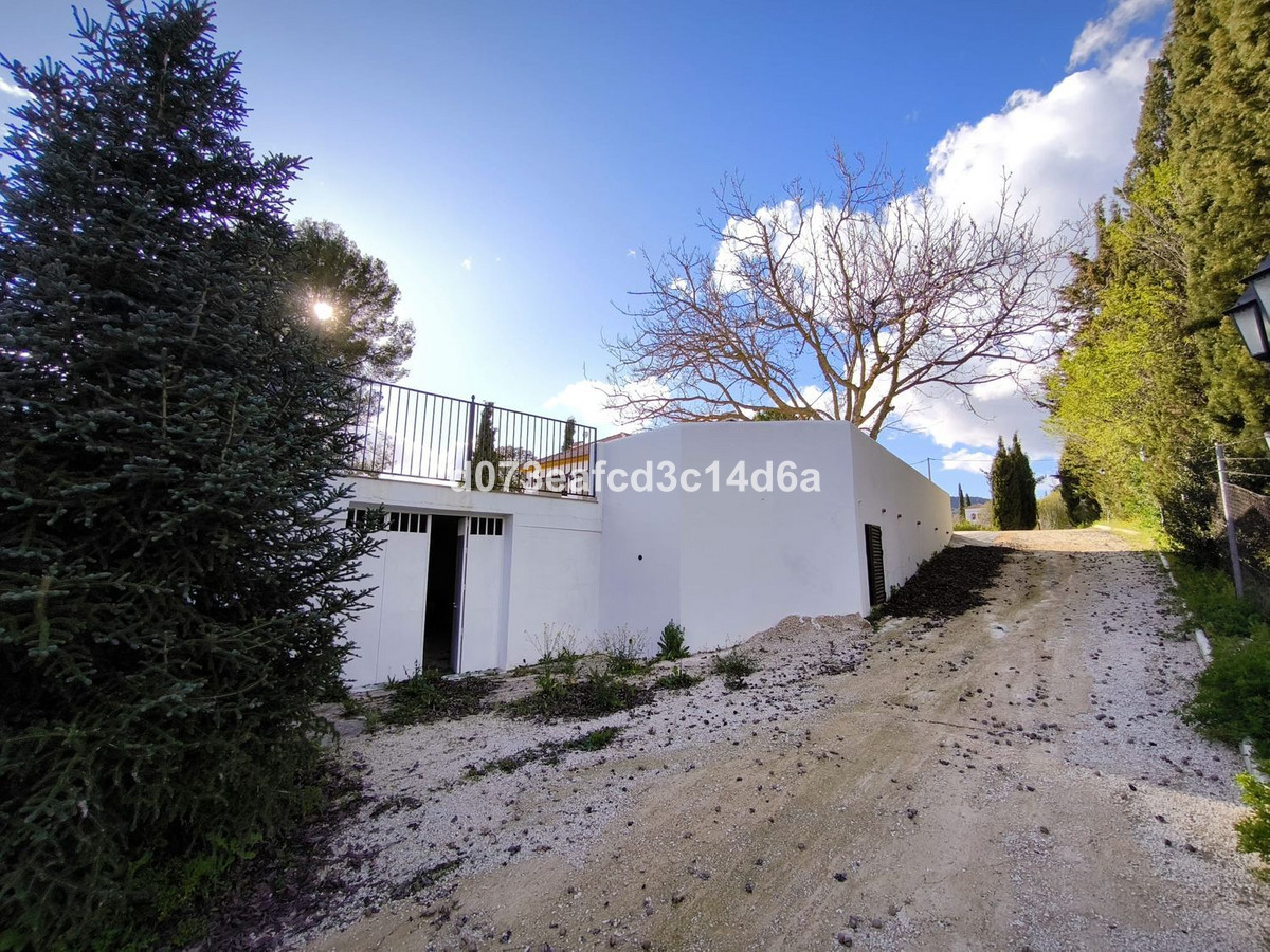 2 Bed Townhouse for sale in Arriate Costa Del Sol, Málaga, Spain