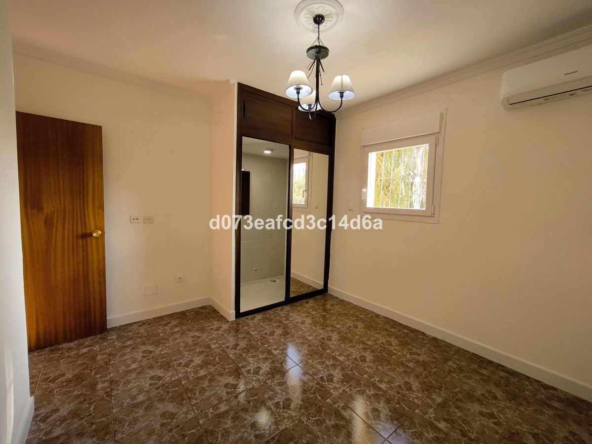 2 Bed Townhouse for sale in Arriate Costa Del Sol, Málaga, Spain