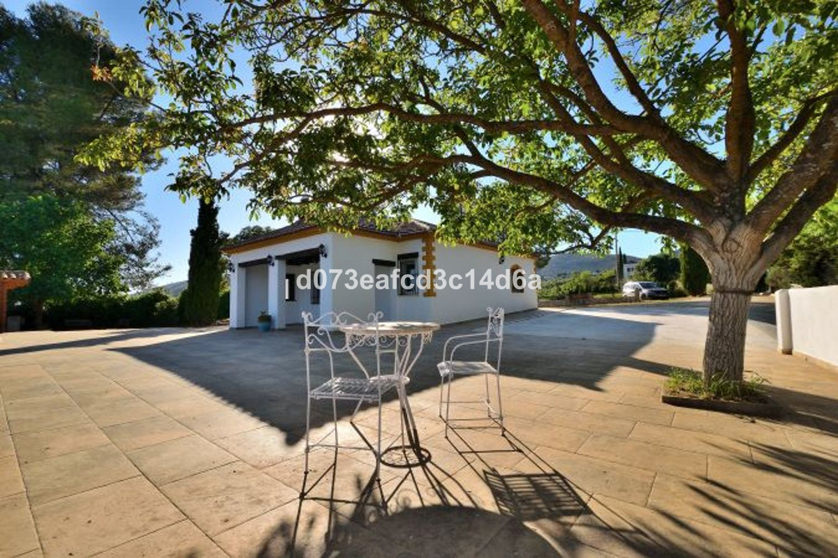 2 Bed Townhouse for sale in Arriate Costa Del Sol, Málaga, Spain