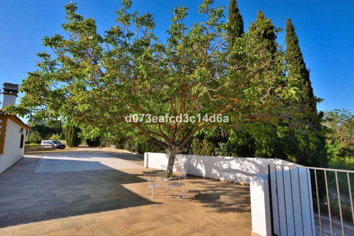2 Bed Townhouse for sale in Arriate Costa Del Sol, Málaga, Spain