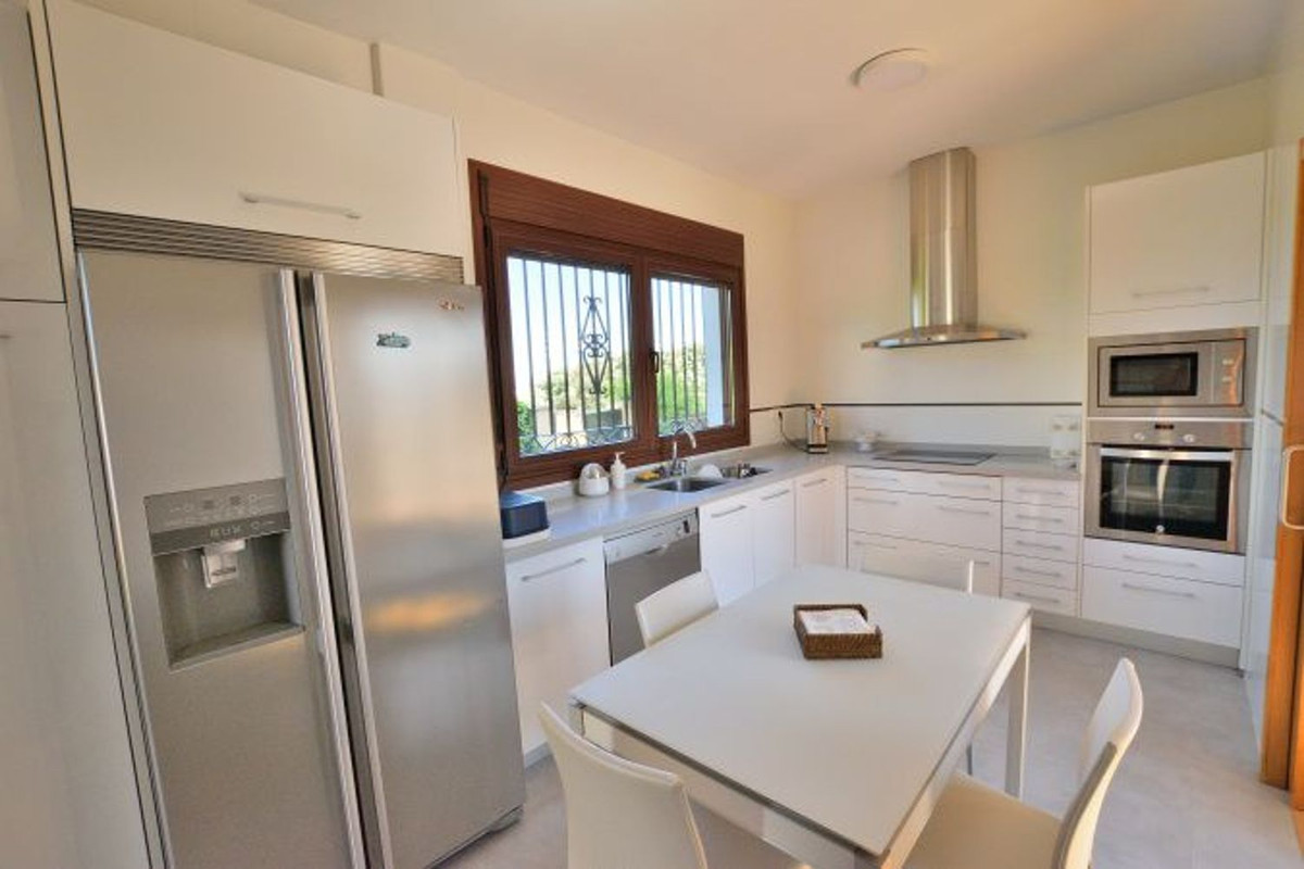 Se vende Villa - Chalet de 4 dormitorios en Costa Del Sol, Málaga, España