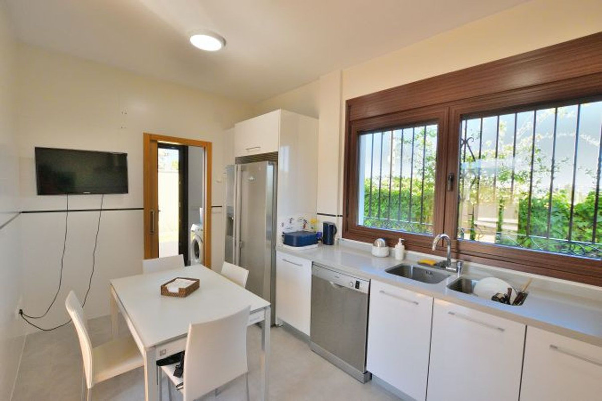 Se vende Villa - Chalet de 4 dormitorios en Costa Del Sol, Málaga, España