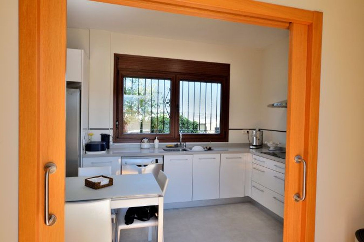 Se vende Villa - Chalet de 4 dormitorios en Costa Del Sol, Málaga, España