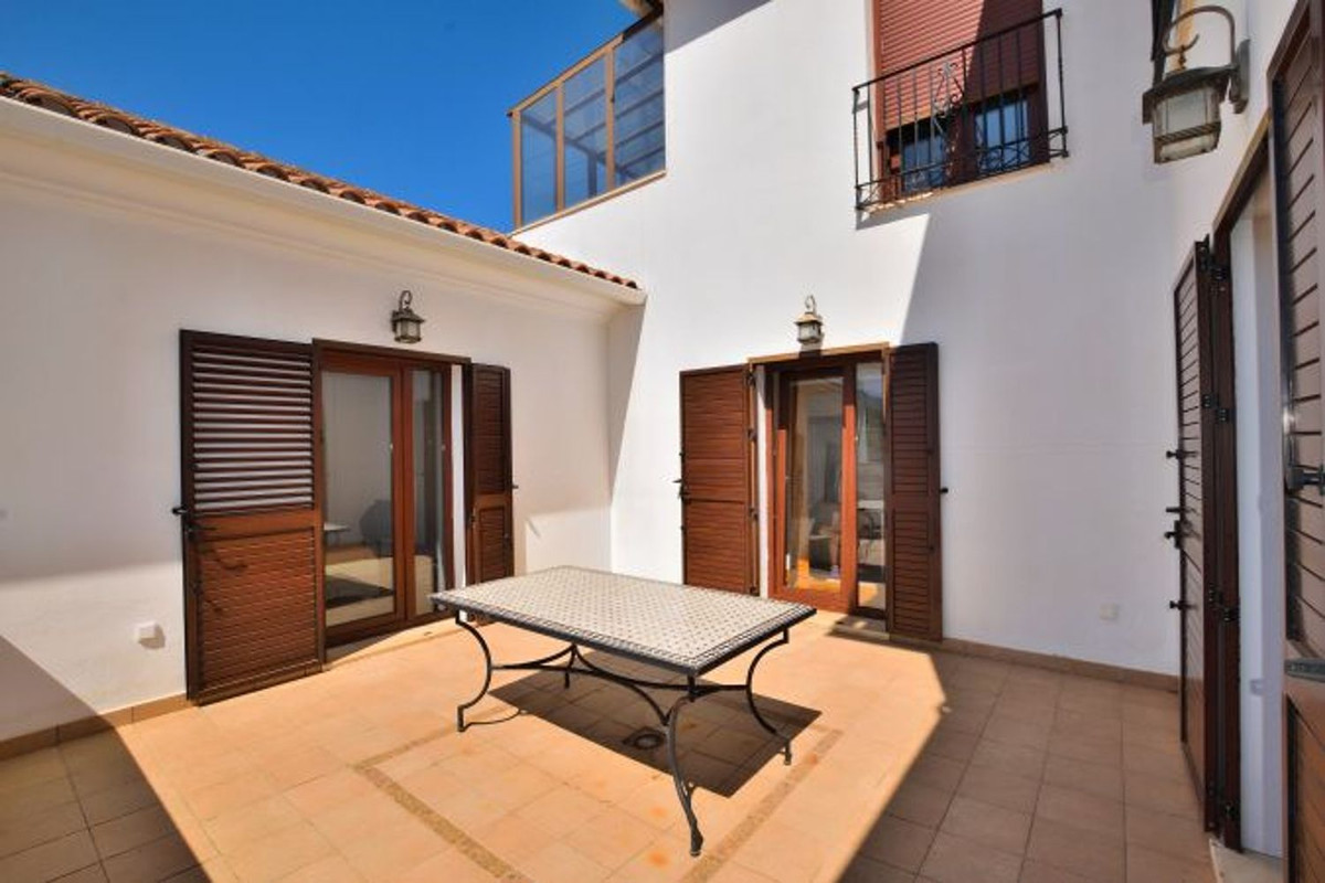 Se vende Villa - Chalet de 4 dormitorios en Costa Del Sol, Málaga, España