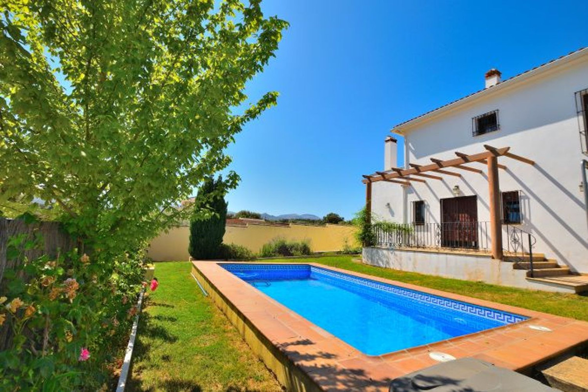 Se vende Villa - Chalet de 4 dormitorios en Costa Del Sol, Málaga, España