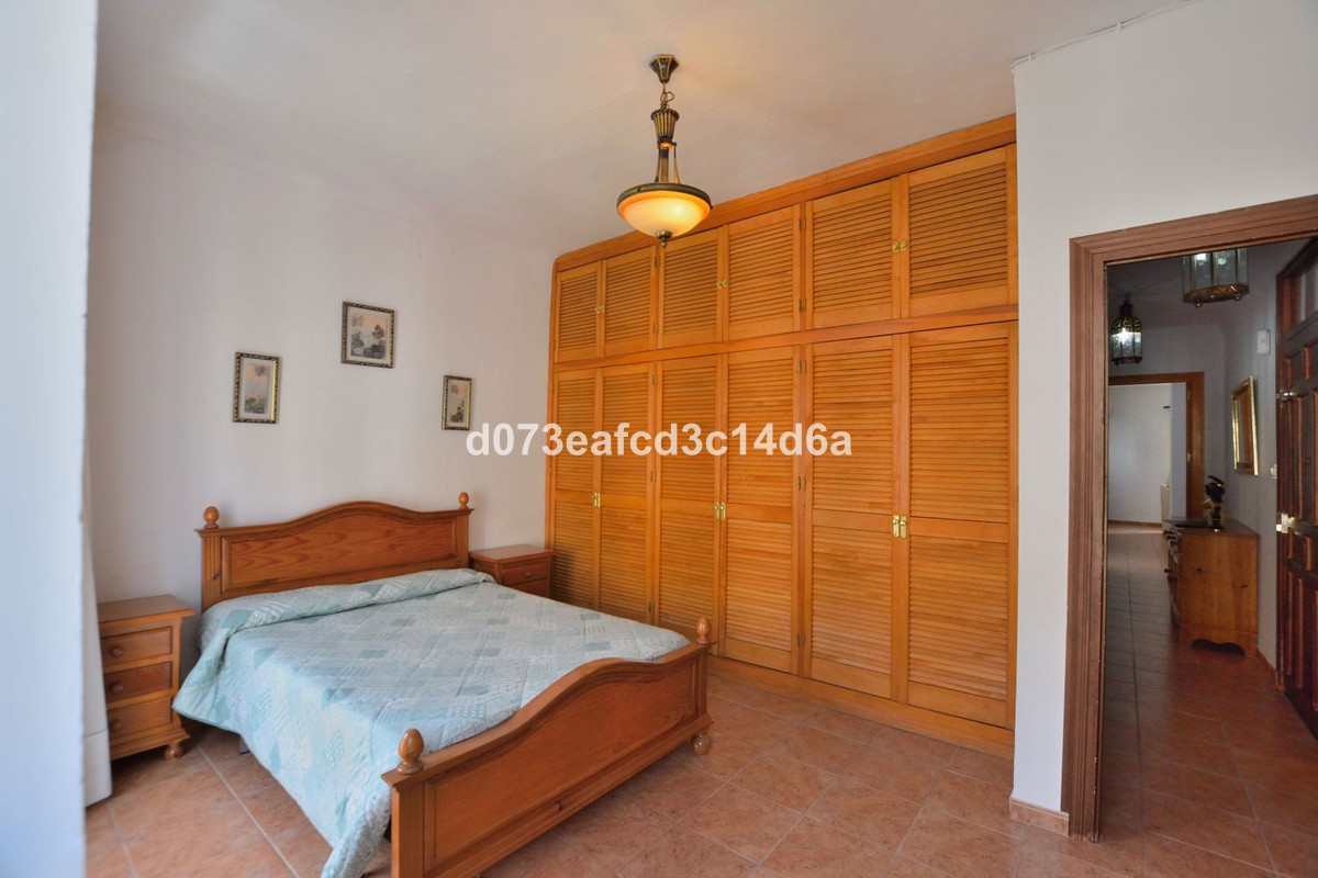 3 Bed Apartment for sale in Ronda Costa Del Sol, Málaga, Spain