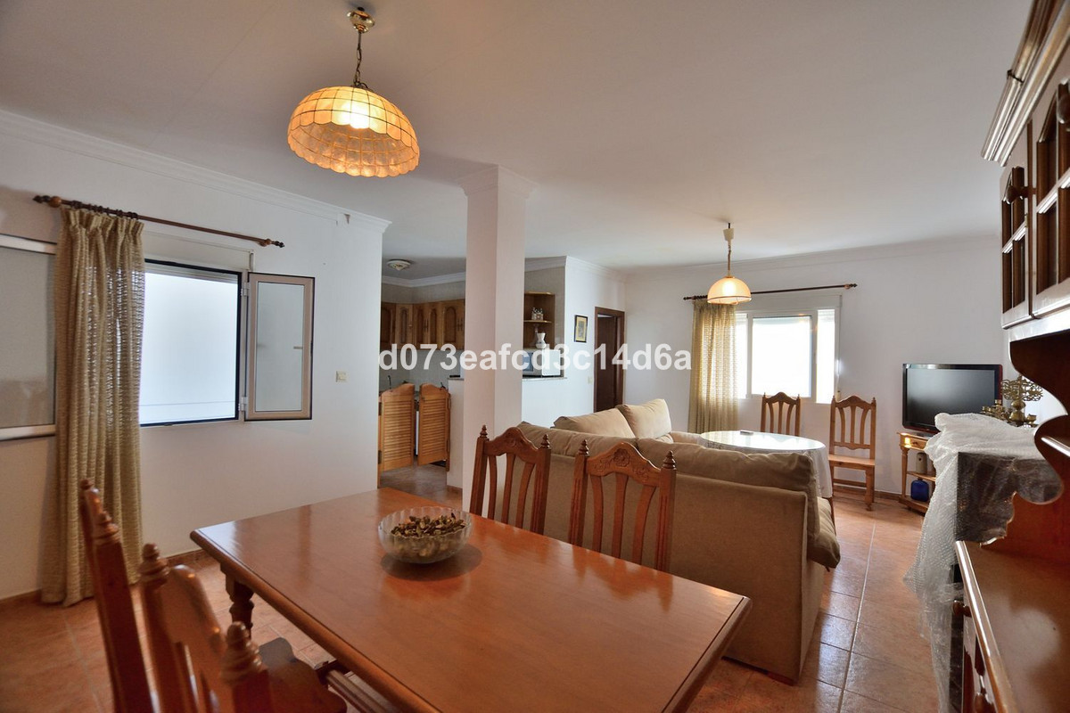 3 Bed Apartment for sale in Ronda Costa Del Sol, Málaga, Spain