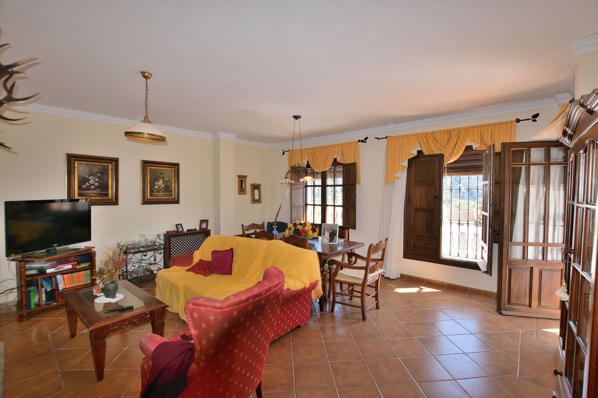 5 Bed Townhouse for sale in Montejaque Costa Del Sol, Málaga, Spain