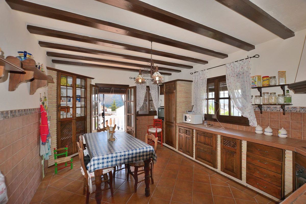 5 Bed Townhouse for sale in Montejaque Costa Del Sol, Málaga, Spain