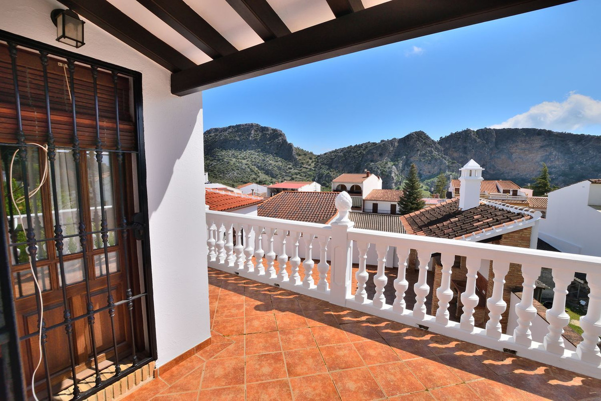 5 Bed Townhouse for sale in Montejaque Costa Del Sol, Málaga, Spain