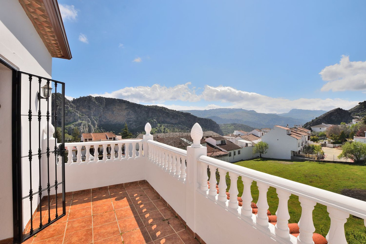 5 Bed Townhouse for sale in Montejaque Costa Del Sol, Málaga, Spain