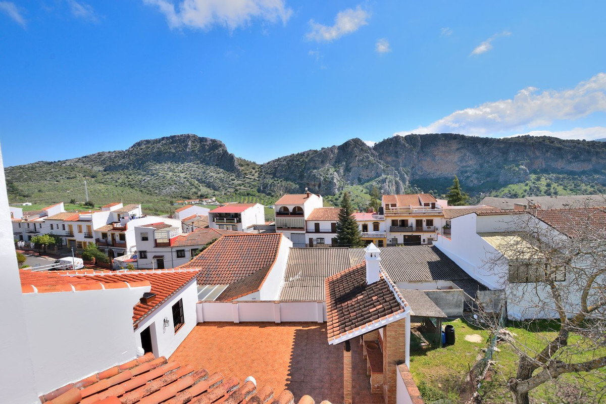 5 Bed Townhouse for sale in Montejaque Costa Del Sol, Málaga, Spain