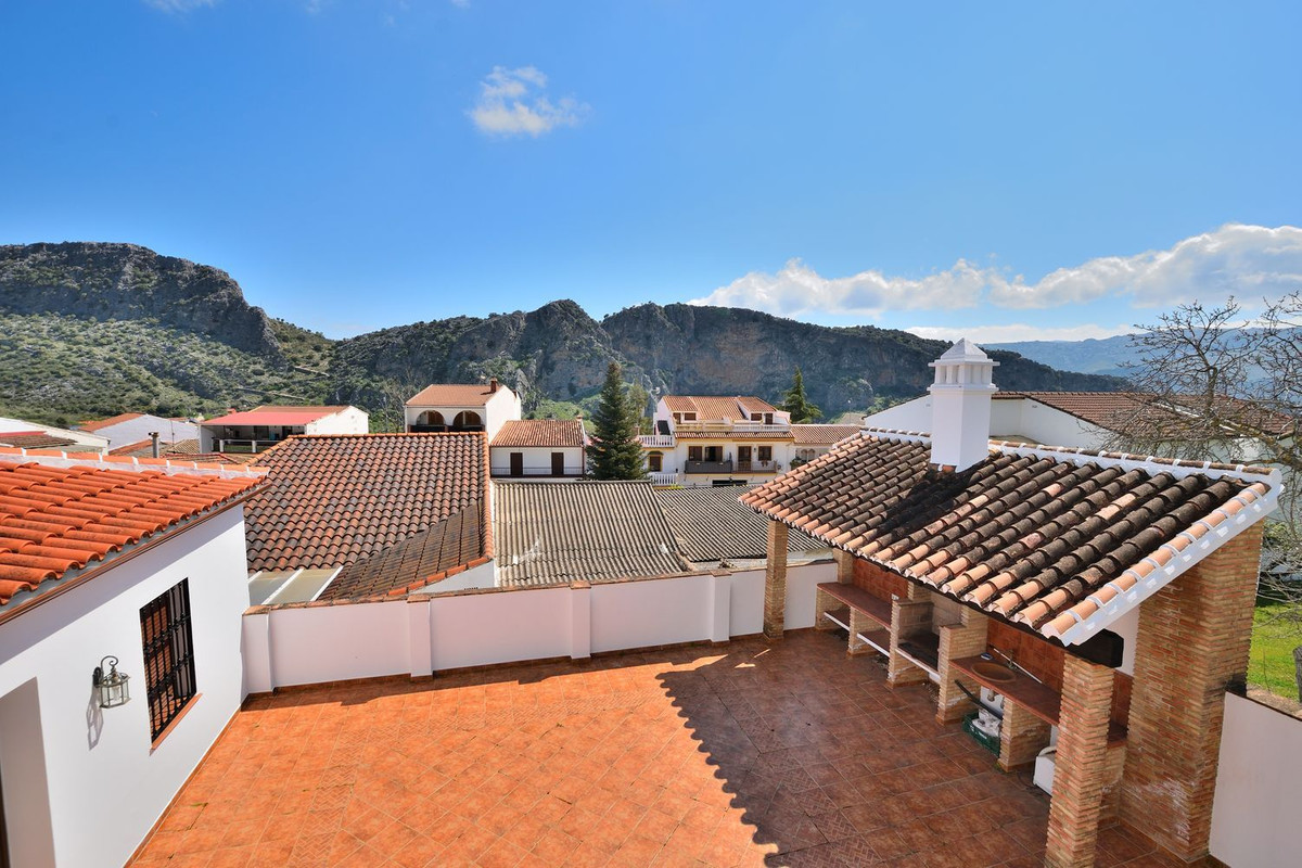 5 Bed Townhouse for sale in Montejaque Costa Del Sol, Málaga, Spain
