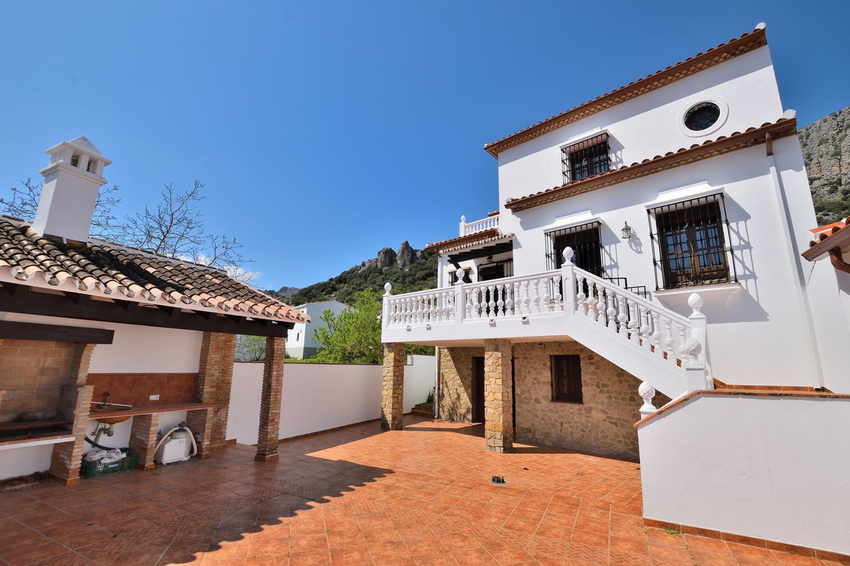 5 Bed Townhouse for sale in Montejaque Costa Del Sol, Málaga, Spain