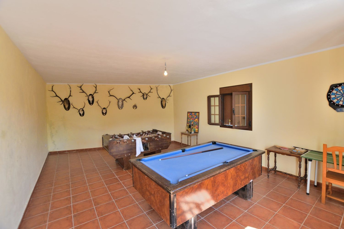 5 Bed Townhouse for sale in Montejaque Costa Del Sol, Málaga, Spain