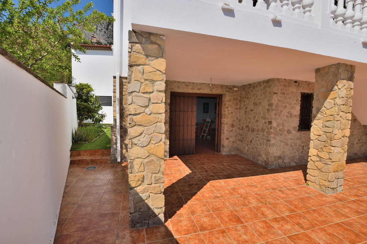 5 Bed Townhouse for sale in Montejaque Costa Del Sol, Málaga, Spain