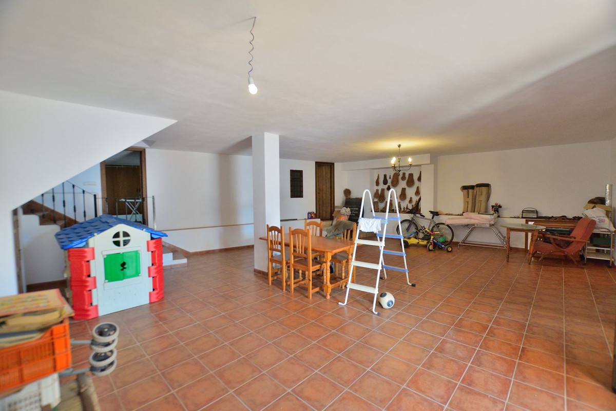 5 Bed Townhouse for sale in Montejaque Costa Del Sol, Málaga, Spain