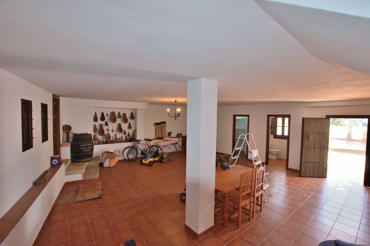 5 Bed Townhouse for sale in Montejaque Costa Del Sol, Málaga, Spain