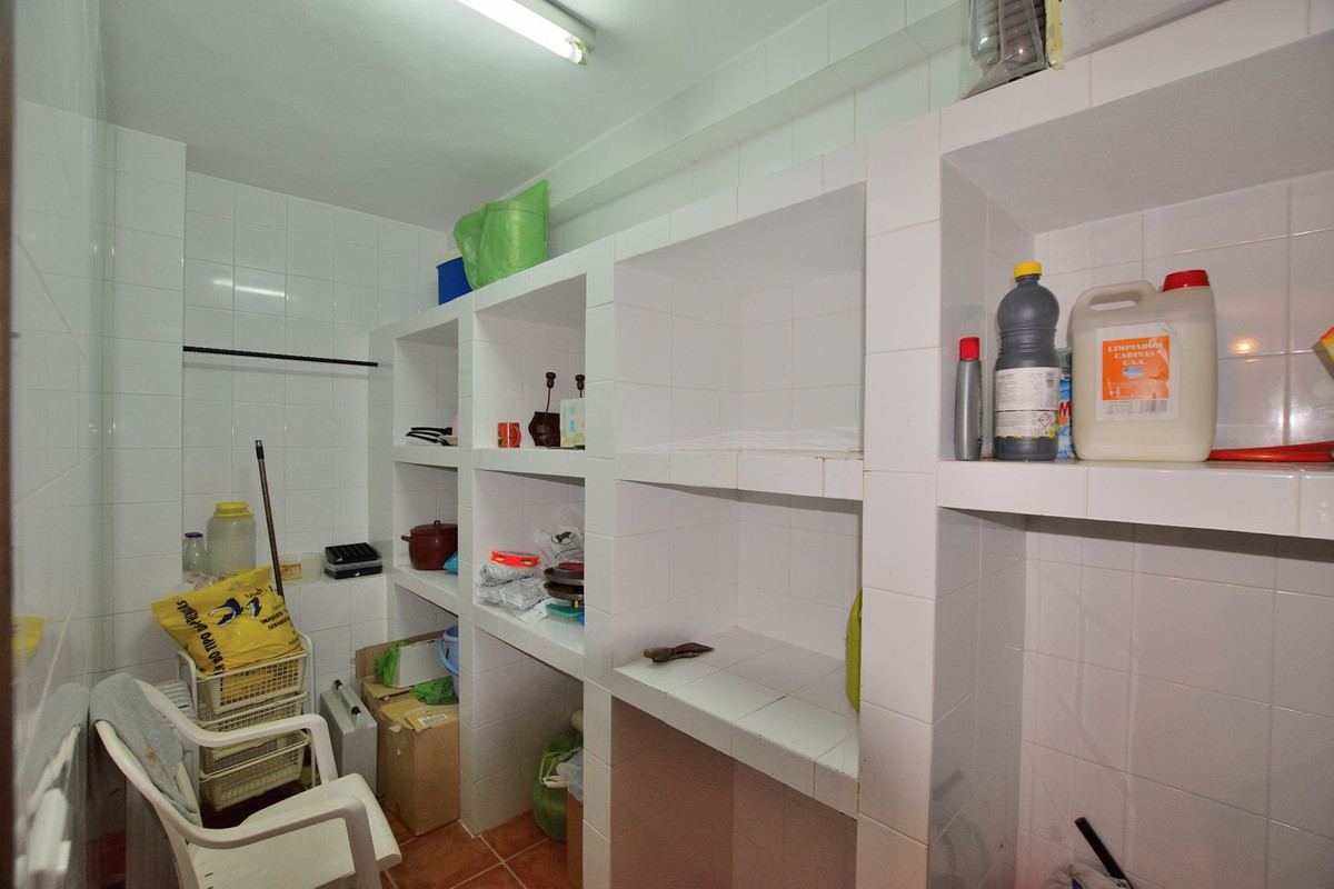 5 Bed Townhouse for sale in Montejaque Costa Del Sol, Málaga, Spain