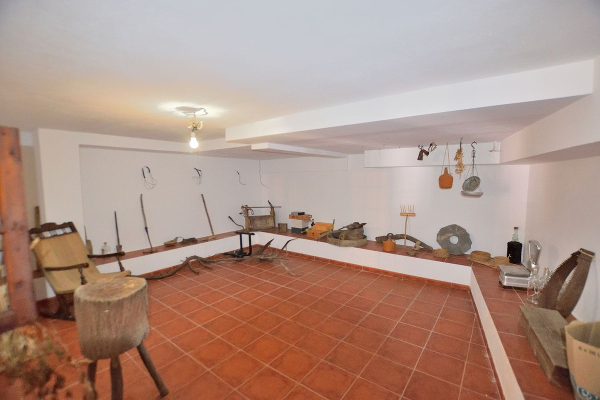 5 Bed Townhouse for sale in Montejaque Costa Del Sol, Málaga, Spain
