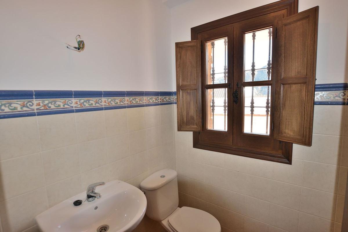 5 Bed Townhouse for sale in Montejaque Costa Del Sol, Málaga, Spain