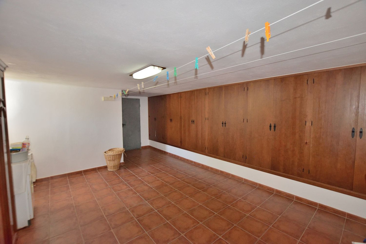5 Bed Townhouse for sale in Montejaque Costa Del Sol, Málaga, Spain
