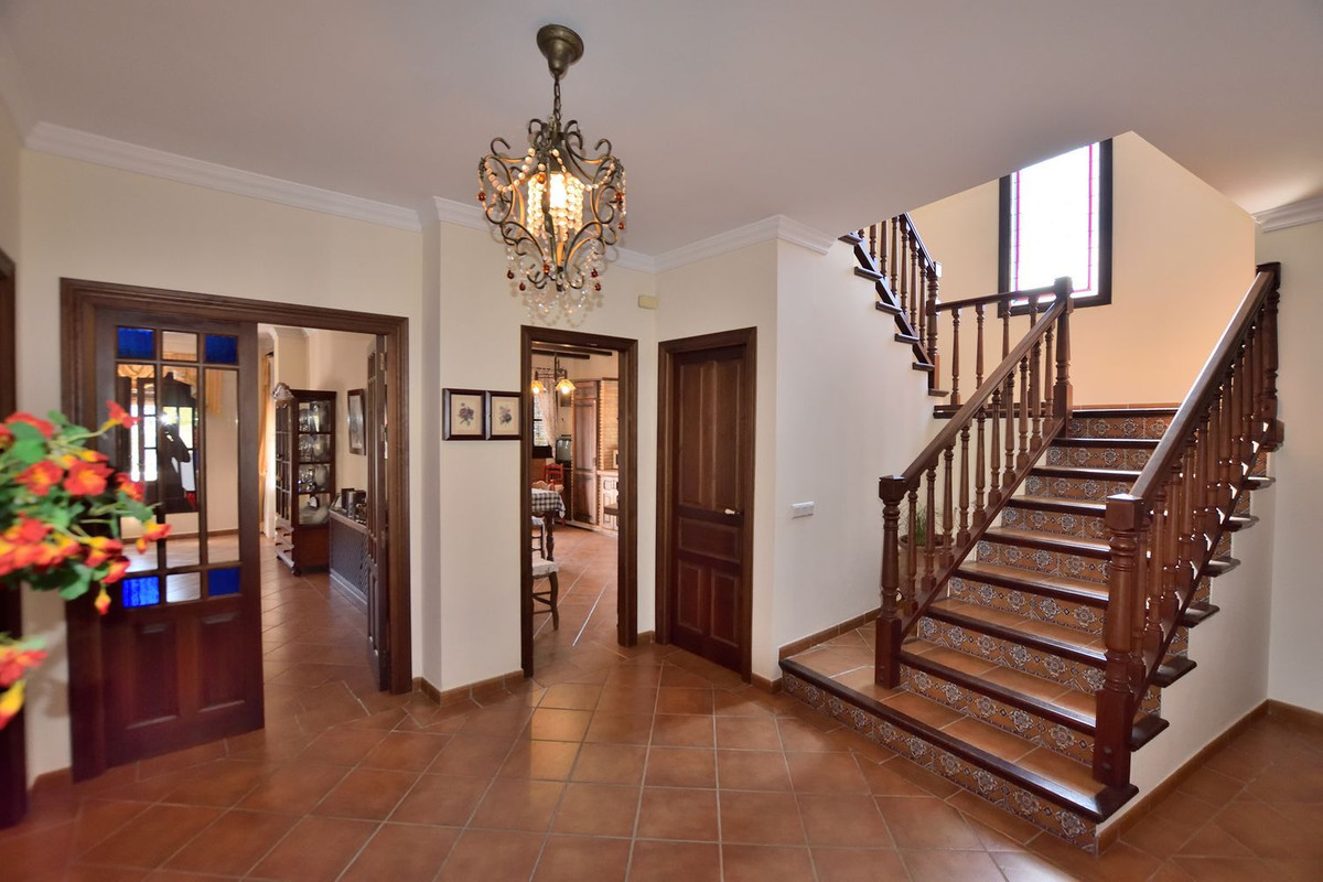 5 Bed Townhouse for sale in Montejaque Costa Del Sol, Málaga, Spain