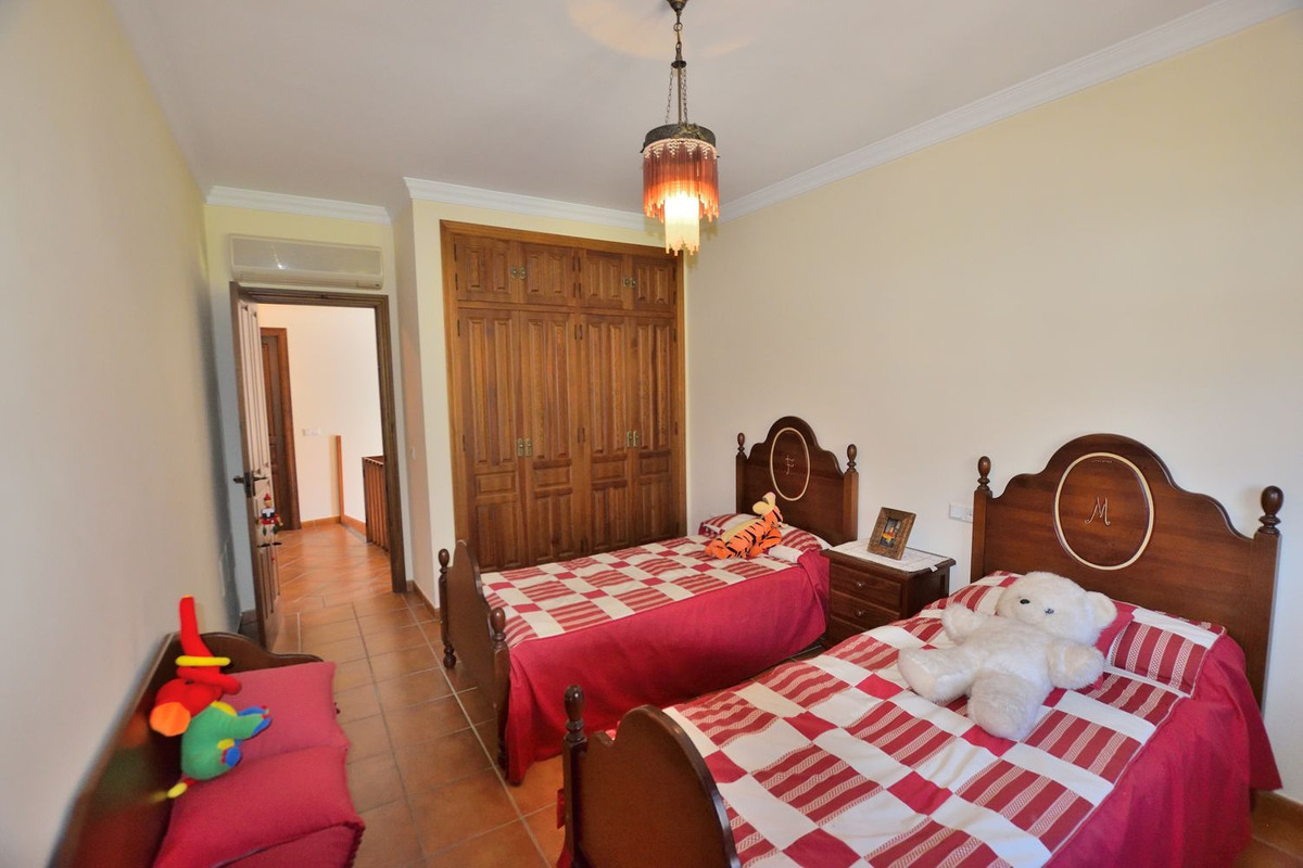 5 Bed Townhouse for sale in Montejaque Costa Del Sol, Málaga, Spain