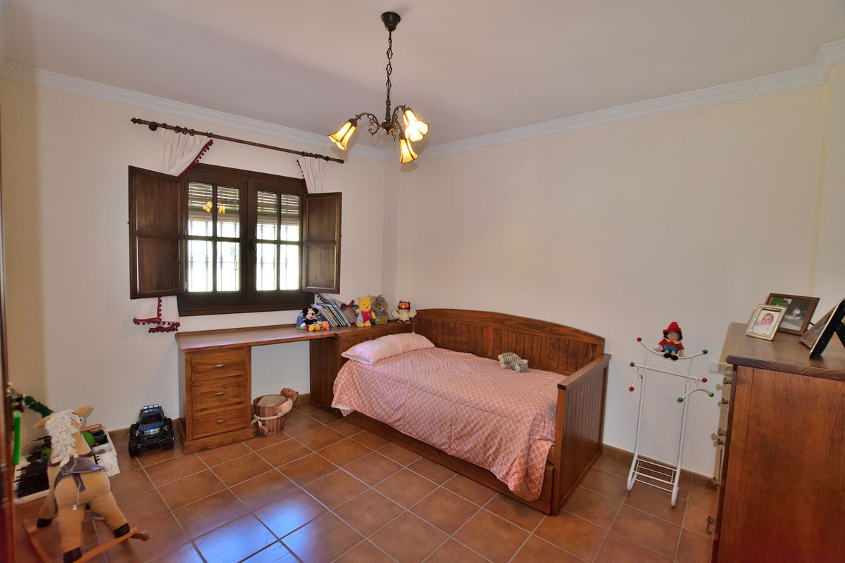5 Bed Townhouse for sale in Montejaque Costa Del Sol, Málaga, Spain