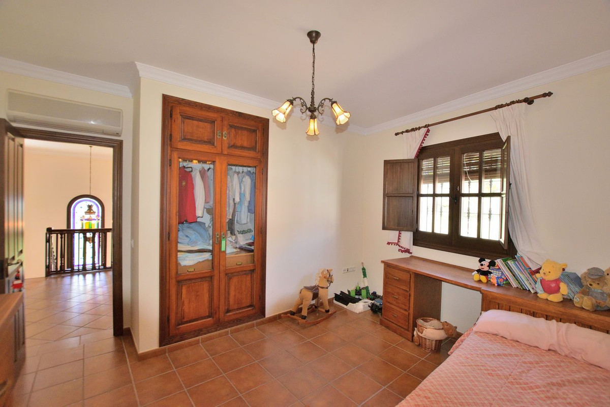 5 Bed Townhouse for sale in Montejaque Costa Del Sol, Málaga, Spain